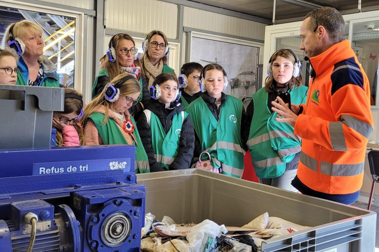Visite du Conseil Municipal des enfants au centre tri